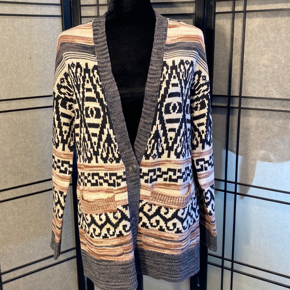 Lucky Brand cardigan size M w/ pockets! Winter fall colors!